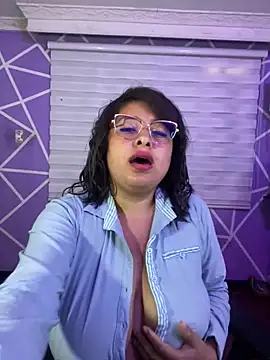 MiiaaJoness webcam