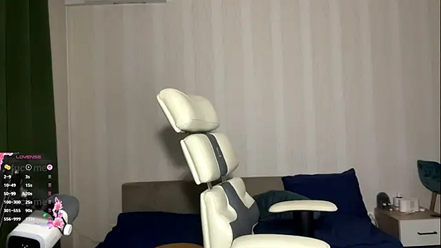 LorinaSpero live cam on StripChat