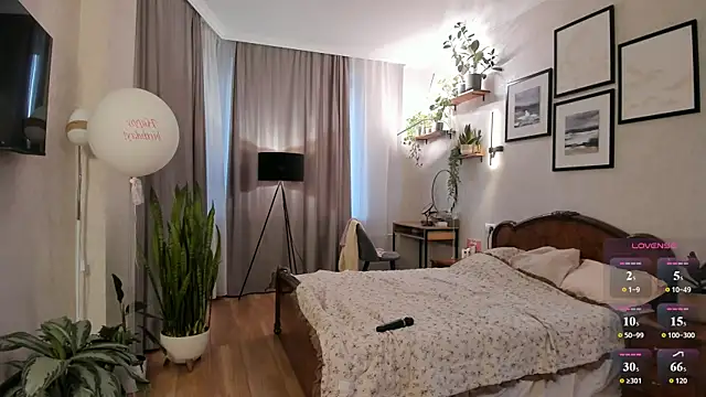 NicoleLuv live webcam show