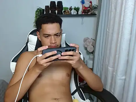 curlyasian_njxx webcam