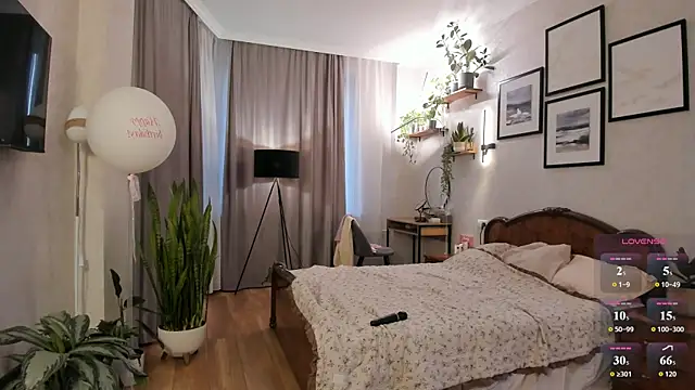 NicoleLuv live webcam show