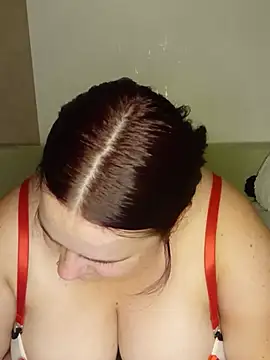 misse_coquine (F young) - Je me mets nu