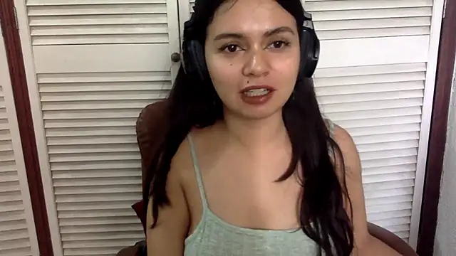 ValentinaCarnohan live cam on StripChat