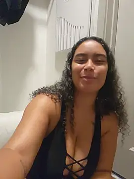 cinnaminnie live webcam show