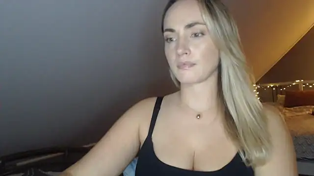 ScarlettSensitive live webcam show