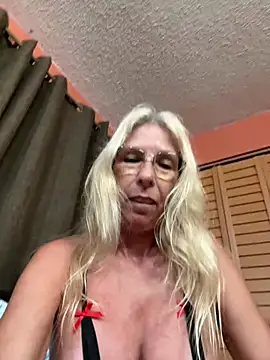 MonicaLeigh webcam