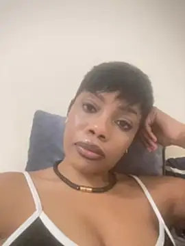 NAUGHTYSHALOTXX webcam