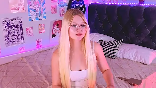 LunariaFox live cam on StripChat