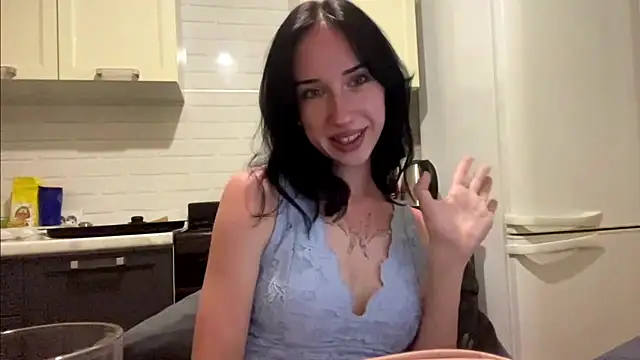IsabellaQiueen live cam on StripChat