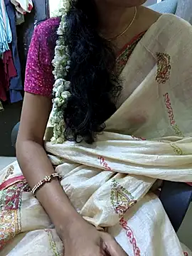 cuteteluguammmaie (F milf) - Last tipper 2min toy control