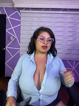 MiiaaJoness webcam