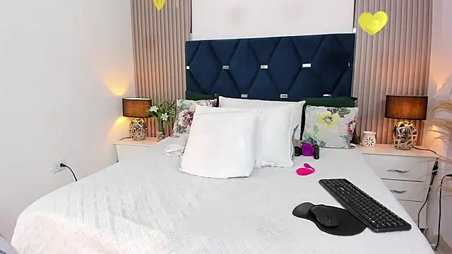 gabytyara2 live cam on StripChat