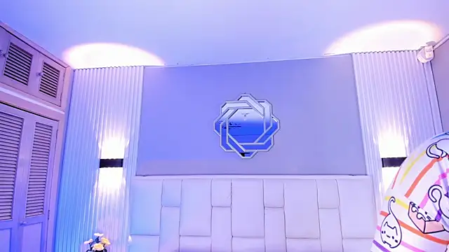 NanaOsaky live webcam show