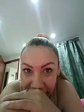 coral_smitth live cam on StripChat