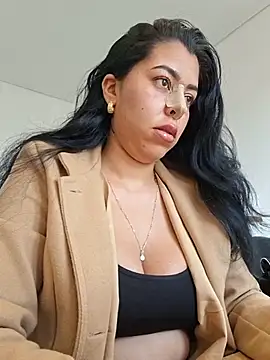 Luianna live webcam show