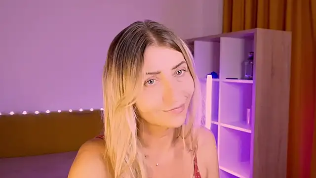 ZoeGrant live webcam