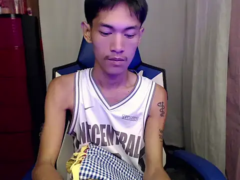 riks_tyler live cam on StripChat