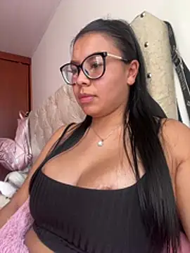 Iam-sophia27 live cam on StripChat