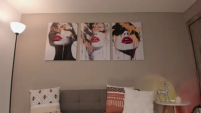 LilaWest live webcam show