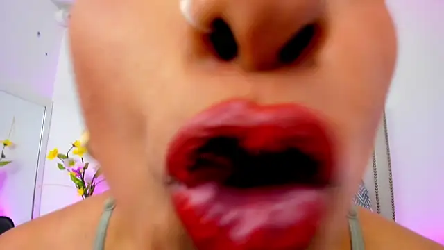 ShannaThor live cam on StripChat