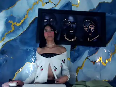 LuxuryQueens's room