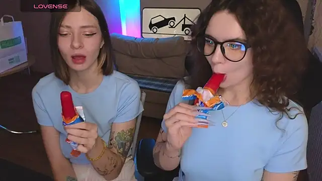 Blackpinkkitens live cam on StripChat