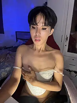 Plaxxxtique's room