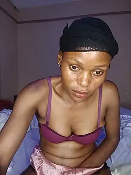 Naughtyebony33 live cam on StripChat