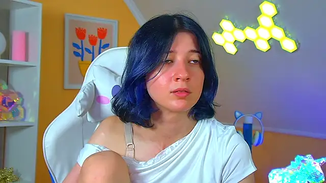 AnneAvelin live cam on StripChat