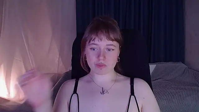 SelenaLily live cam on StripChat