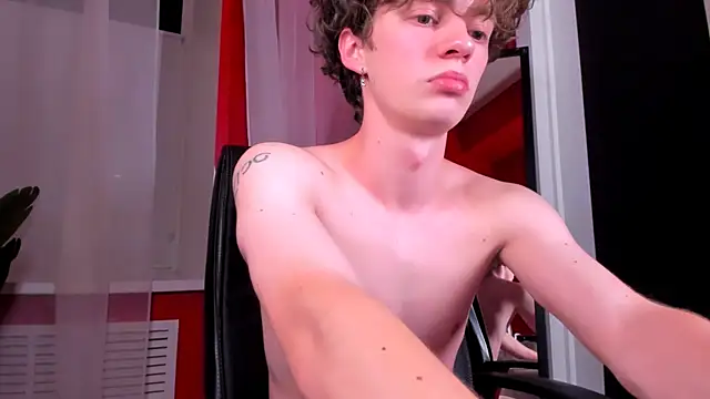 LukeSweet live cam on StripChat