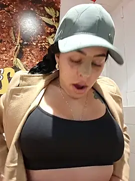 Luianna live webcam show