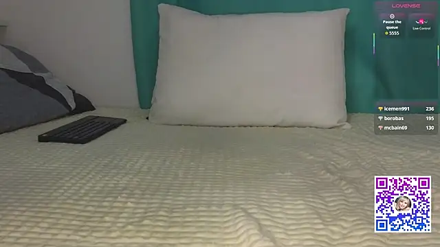 Molliblum live webcam show