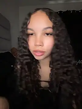 nikkiloveee live webcam show