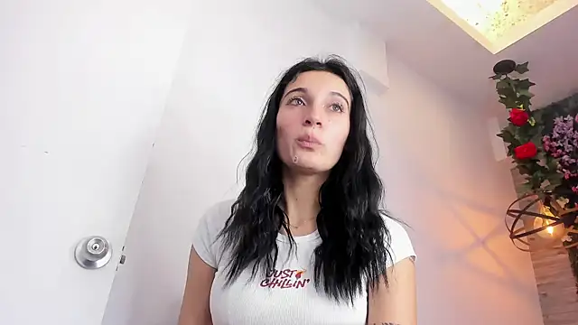 MilaWhitte live webcam show