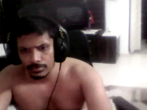 Bakasur_19 live cam on StripChat