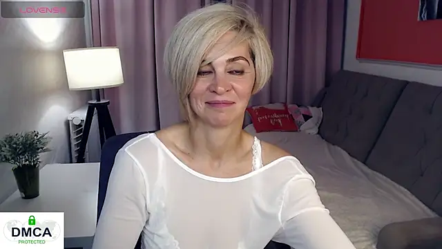 blonde_lola444's live room