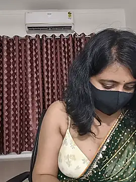 Cute-Maanvi webcam