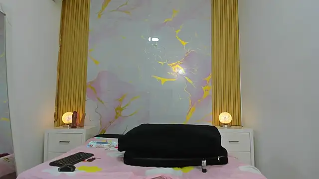 ImanyWinter live cam on StripChat
