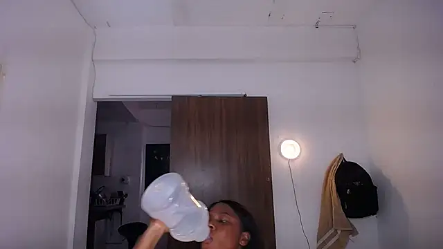 yselahot live cam on StripChat