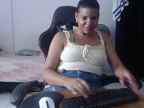 Adriana_0312 webcam