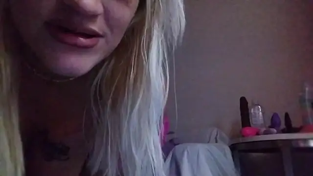UrFavToJerkTo live webcam show