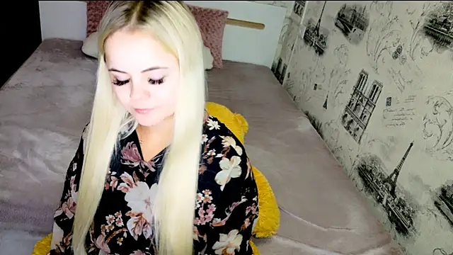 lovely-eyes live cam on StripChat