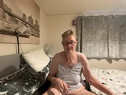Curvy-Jinx live webcam show