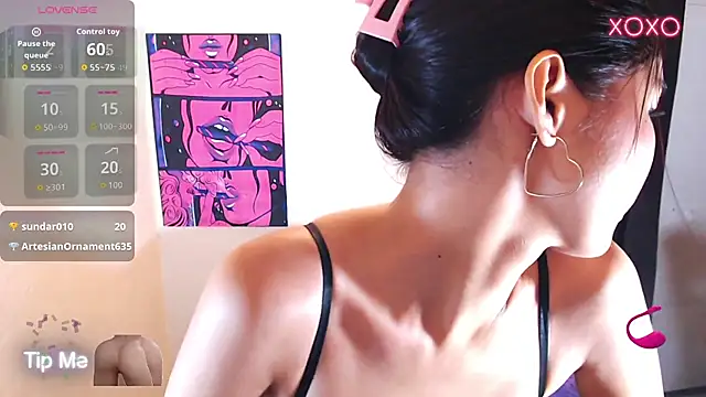 NicoleAsianHot1111 live cam on StripChat