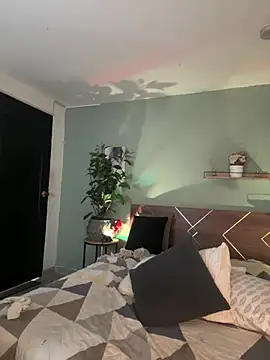 YariRose live webcam show