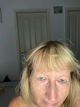 MatureKim live webcam show