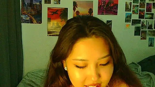 Kim_Ella live cam on StripChat