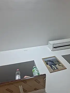 Laur9721 live webcam show