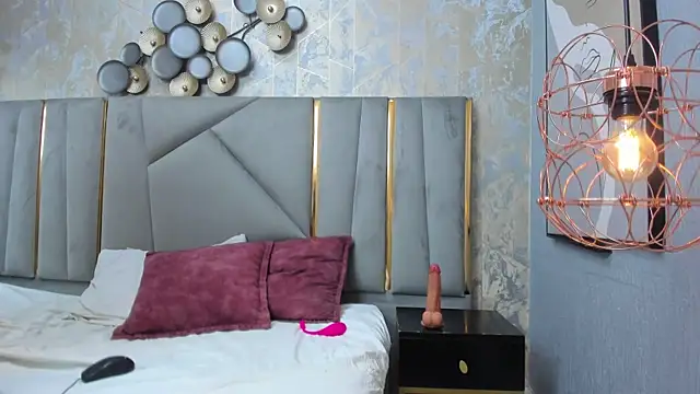 ScarletLux__ live cam on StripChat